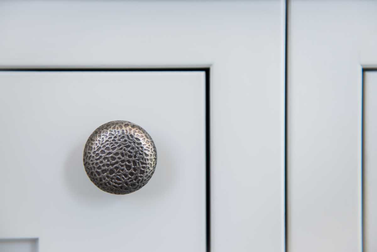 project 23 traditional in-frame kitchen - knob handle detail