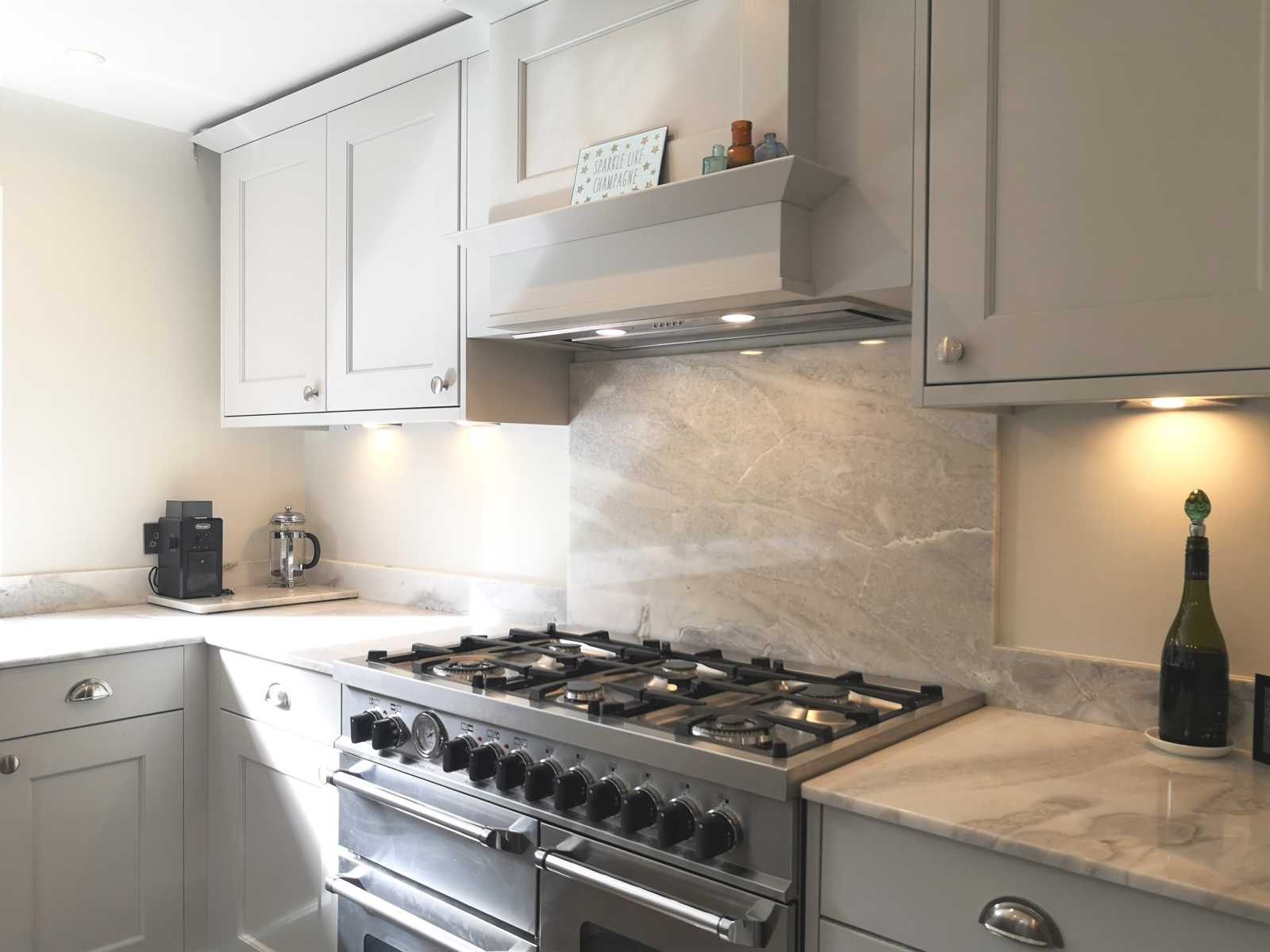beaded shaker style kitchen painted light grey with bertazzoni range cooker