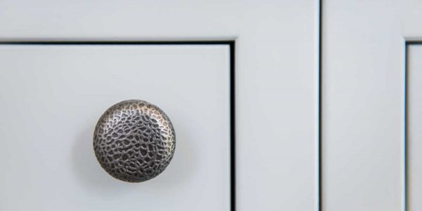 project 23 traditional in-frame kitchen - knob handle detail