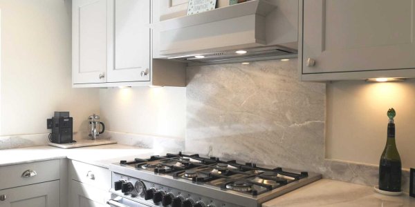 beaded shaker style kitchen painted light grey with bertazzoni range cooker 